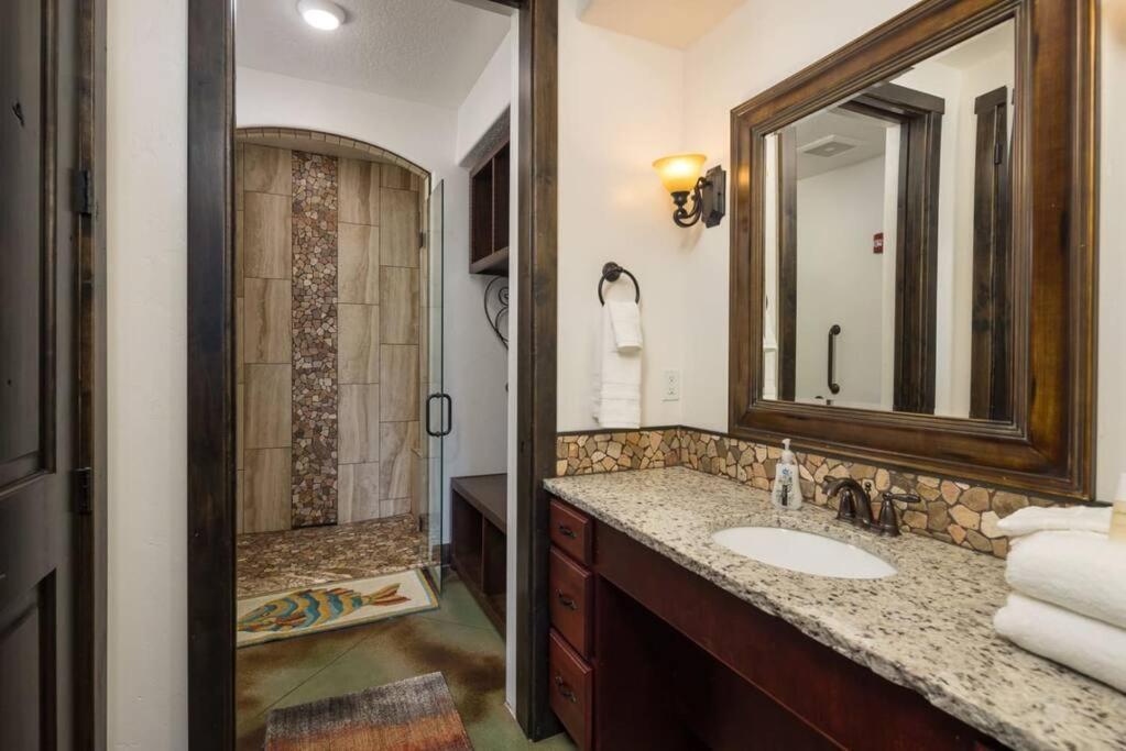 Luxury Downtown Rental モアブ エクステリア 写真