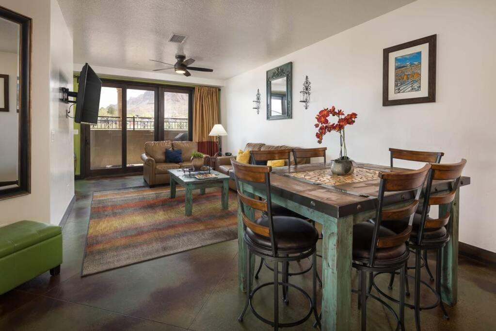 Luxury Downtown Rental モアブ エクステリア 写真