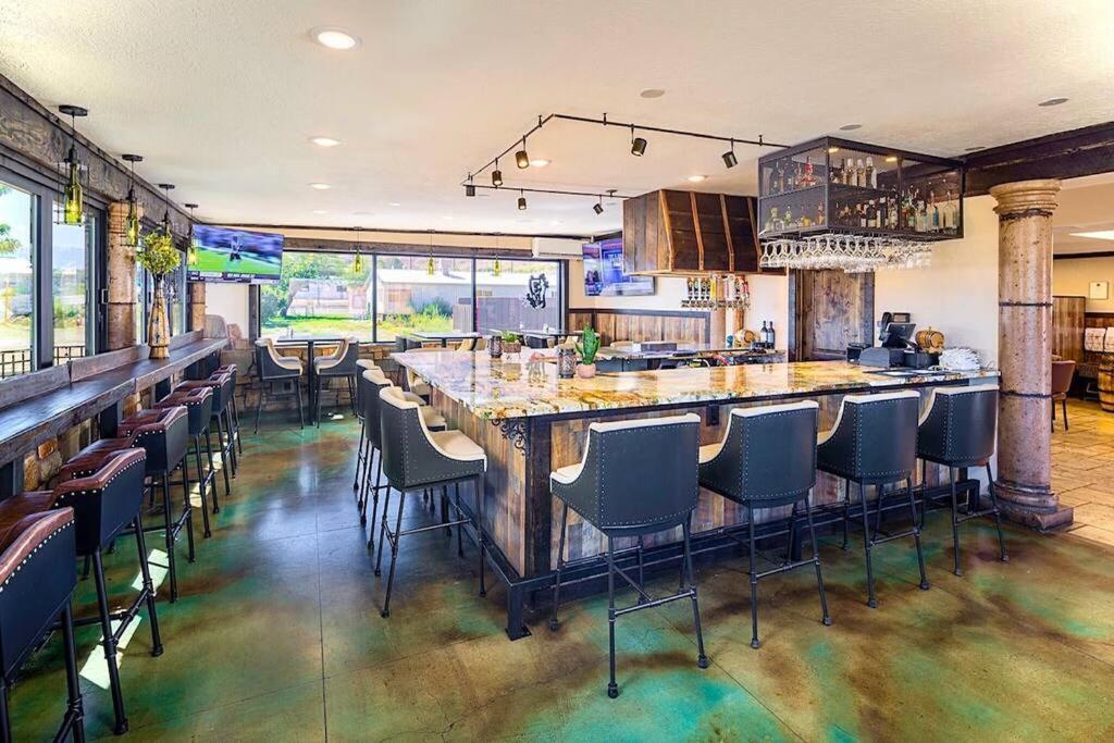 Luxury Downtown Rental モアブ エクステリア 写真
