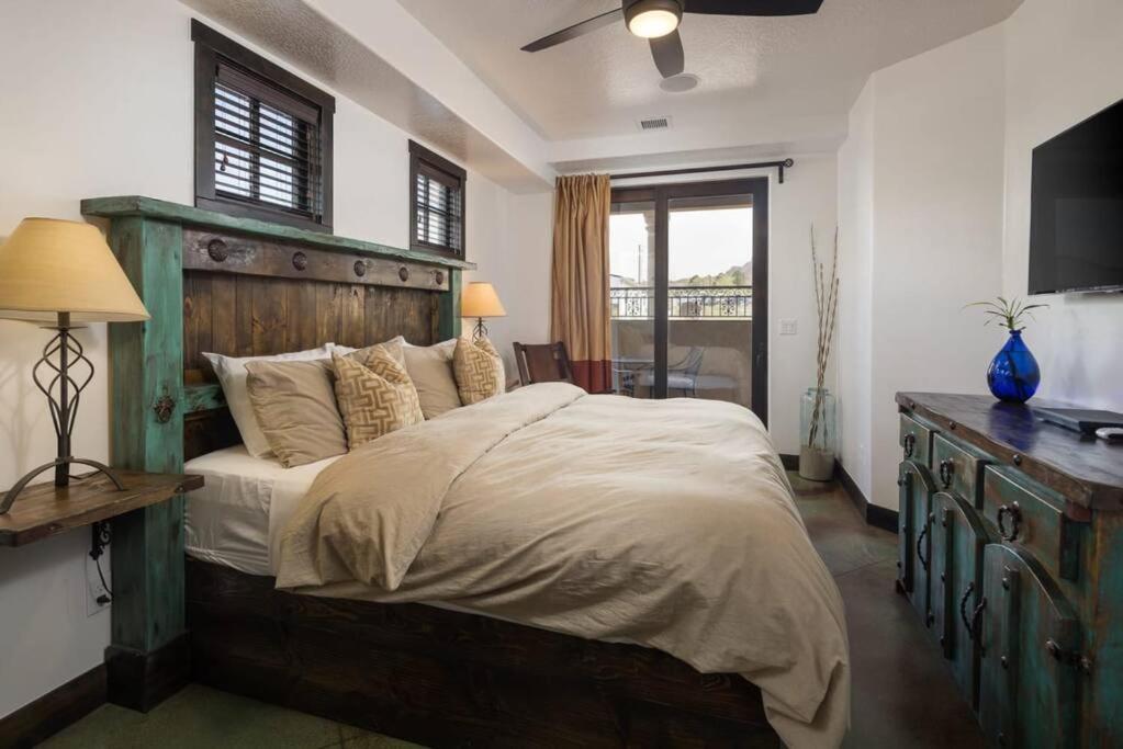 Luxury Downtown Rental モアブ エクステリア 写真
